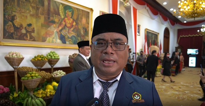 Ketua DPW LDII Jawa Timur KH Moch Amrodji Konawi usai mengikuti upacara HUT ke-77 Kemerdekaan RI di Grahadi Surabaya. Dok: Biro KIM DPW LDII Jawa Timur.