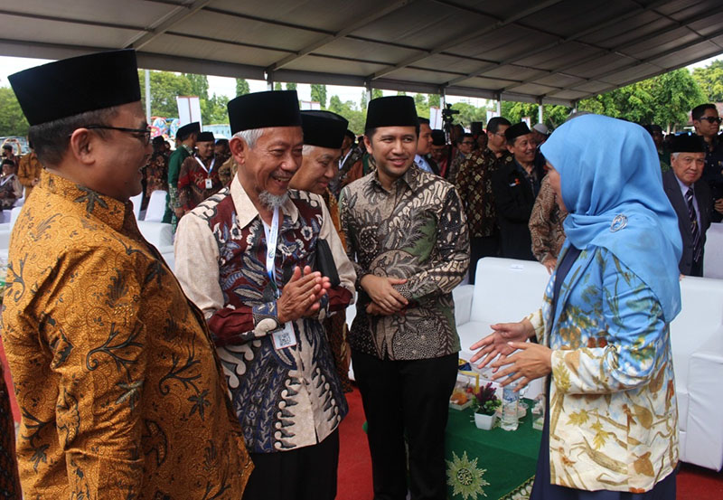 Gubernur Jawa Timur Khofifah Indar Parawansa bersama Tokoh Agama. Dok: LINES.