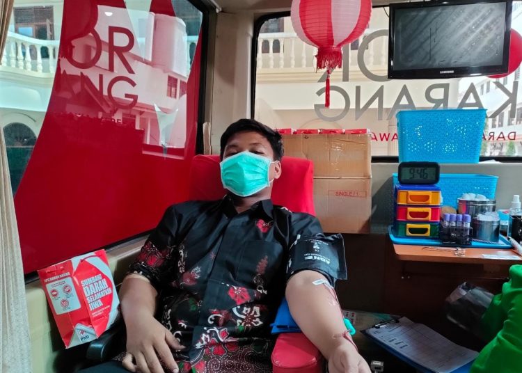 Santri Ponpes Wali Barokah berpartisipasi mendonorkan darahnya pada peringatan Hari Amal Bhakti Kemenag. Dok: LINES.