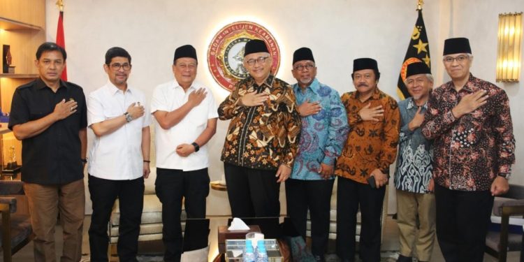 Ketua Umum DPP LDII, KH Chriswanto Santoso, dan jajarannya silaturahim ke Badan Intelijen dan Keamanan (Baintelkam) Polri di Cilandak, Jakarta Selatan. Foto: LINES.